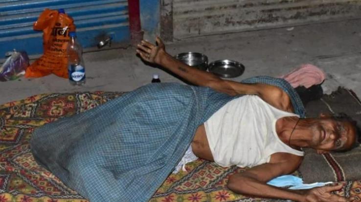 kanpur elderly person thrown on road 