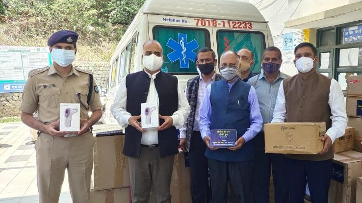 सोलन : उपायुक्त ने प्राप्त की दिल्ली से भेजी गई कोरोना योद्धाओं के लिए स्वास्थ्य सामग्री 