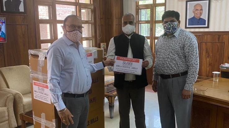 सोलन: बिरला टेक्सटाईल मिल्स बद्दी तथा माईक्रोटेक द्वारा जिला प्रशासन को भेंट किये गए चिकित्सा उपकरण