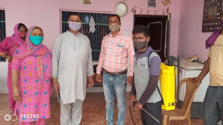 सर्व कल्याणकारी संस्था कोरोना पीड़ित परिवारों की कर रही है सहायता