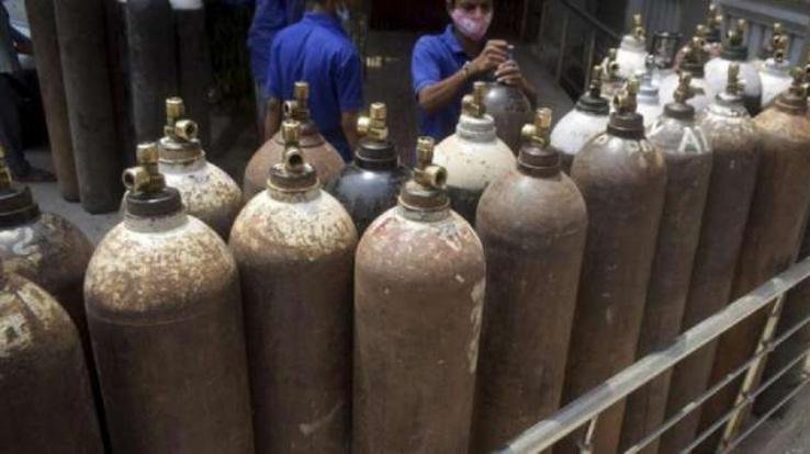 जिला प्रशासन को माईक्रोटेक फाउंडेशन द्वारा 25 ऑक्सीजन कन्सट्रेटर भेंट 