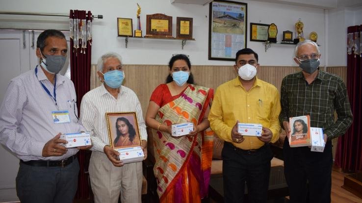 योगदा सत्संग सोसायटी ने भेंट किए डाॅक्सीसाईक्लीन के 30 हजार कैप्सूल
