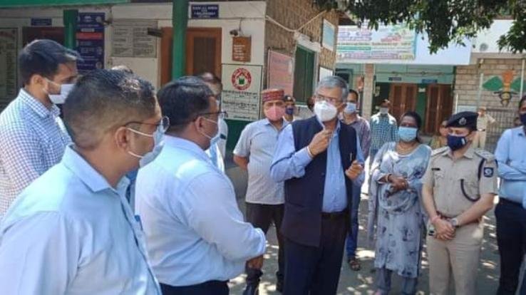 सरकाघाट में आइसोलेशन किट वितरण का विधायक कर्नल इंद्र सिंह ने किया शुभारंभ