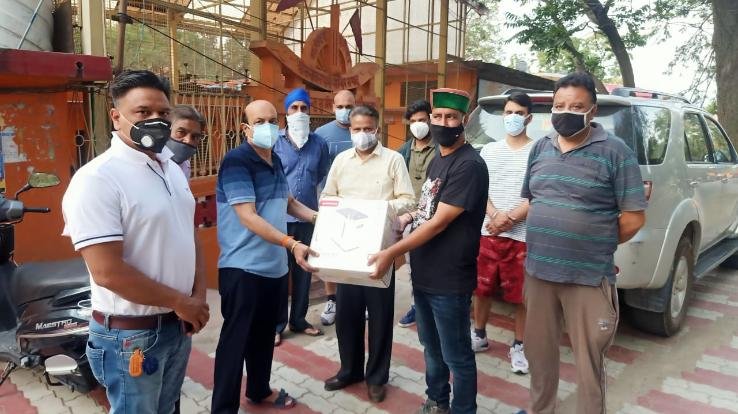 कांग्रेस प्रदेश महासचिव विनोद सुलतानपुरी ने बांटे ऑक्सीजन कंसनट्रेटर