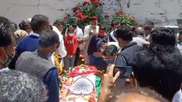 BJP chief whip Narendra Bragta cremated with state honors in his native village