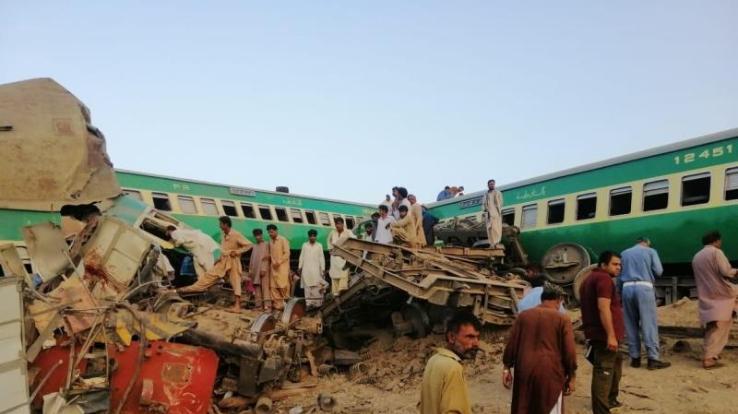 पाकिस्तान :सिंध में दो ट्रेनों की टक्कर में 30 की मौत, 50 से ज्यादा जख्मी
