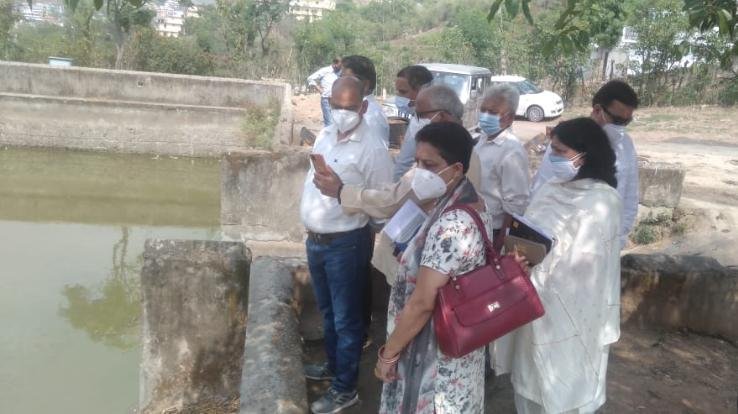 परवाणू : दमकल विभाग द्वारा मछलियों को बचाने के लिए सेवाएं जारी 