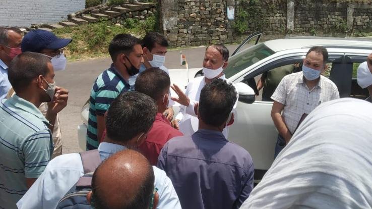 हिमाचल के जल शक्ति मंत्री महेंद्र सिंह से मिले करूणामुलक संघ के सदस्य लगाई नौकरी की गुहार 