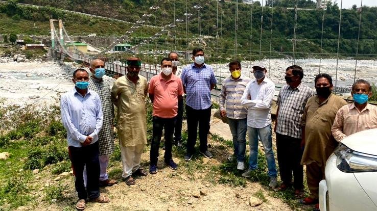 पालमपुर :कंडी ब्रिज का जल्द होगा जीर्णोद्धार ,आशीष बुटेल ने किया पार्षदों सहित निरीक्षण