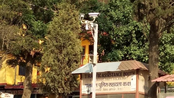 दाड़लाघाट :अपराधों पर अंकुश लगाने के लिए सीसीटीवी कैमरे स्थापित
