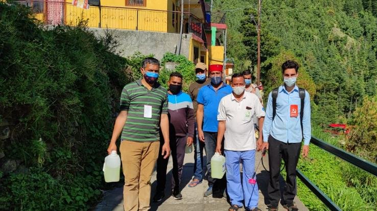  शिमला :कम्युनिस्ट पार्टी  द्वारा मज्याठ वार्ड में चलाया गया सेनीटाइज़ेशन अभियान