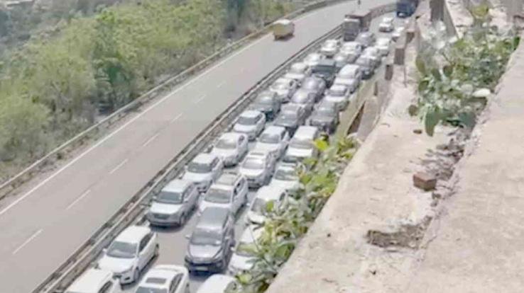 Thousands of tourists reached Himachal PRADESH after relaxation in Corona curfew JUNE 2021 14