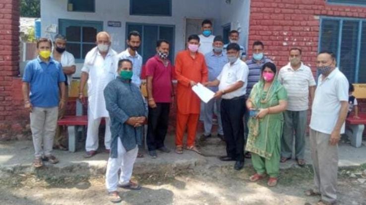 देहरा: हरिपुर व्यापार मंडल ने नायब तहसीलदार को सौंपा ज्ञापन