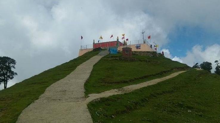 सिराज : प्रतिबंध के बावजूद शिकारी देवी पहुंच रहे लोग, अब प्रशासन ने लगाया बैरियर