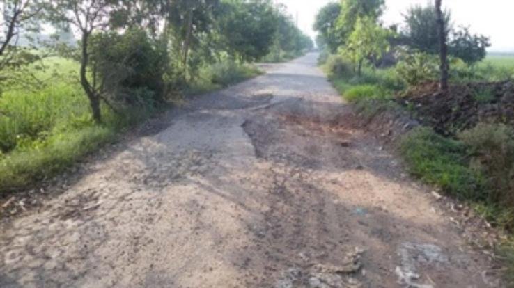 कुनिहार : सम्पर्क सड़क की खस्ता हालत से ग्रामीण परेशान 