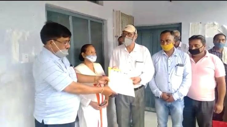 हरिपुर:पौंग बांध किनारे गौशाला बनाने के लिए कांग्रेस ने सौंपा ज्ञापन