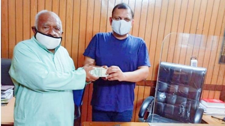 Arki: Retired Beldar Dinesh Chand from Public Works Department came forward to donate to Kovid Fund