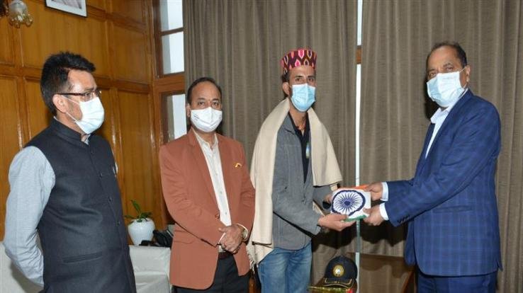 Amit-Kumar-Negi-calls-on-Chief-Minister