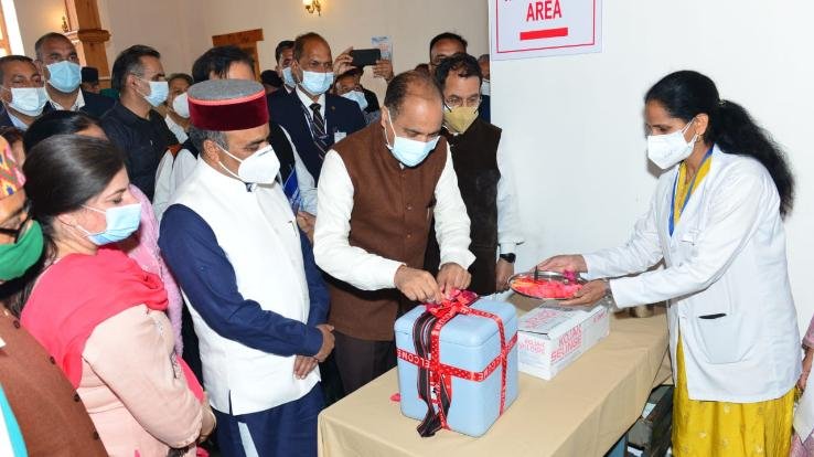 Chief Minister Jai Ram Thakur launched the covid-19 immunity vaccination campaign in the state