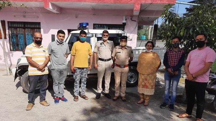 Ankush-Dogra-took-over-as-new-station-in-charge-in-Kunihar