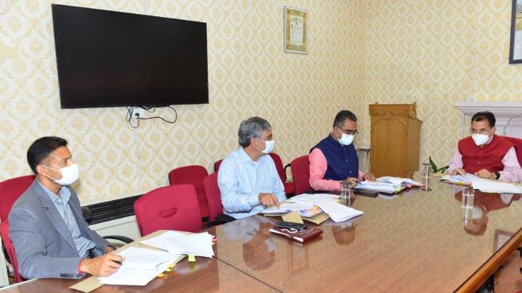 विद्यार्थियों को सरकारी विभागों में फैलोशिप व इंटर्नशिप करवाने की योजना तैयार करेंः सुरेश भारद्वाज