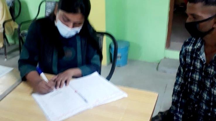 कुनिहार : पट्टाबरावरी पँचायत कार्यालय में मंगलवार को 18 से 44 आयु वर्ग के लोगों को लगी कोरोना वैक्सीन