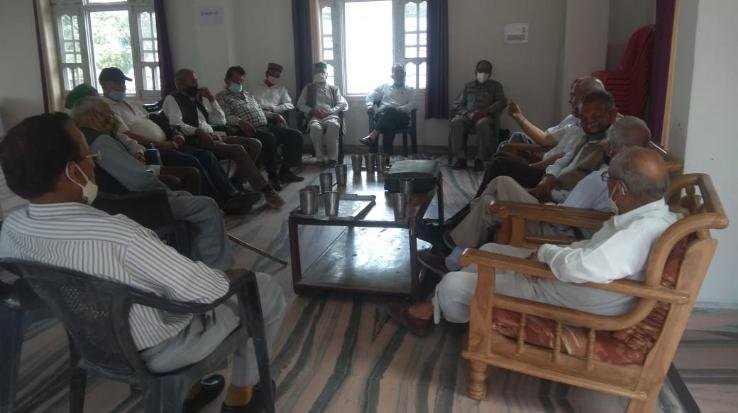 पैंशनरज वैलफेयर एसोसिएशन करसोग ईकाई द्वारा किया गया वैठक का आयोजन