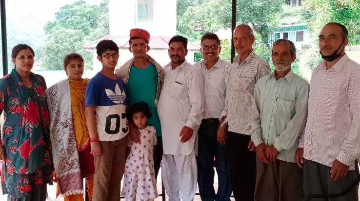 दाड़लाघाट : पटवार सर्कल मांगल से पटवारी कृष्ण प्रकाश को आदर सम्मान सहित किया गया विदा