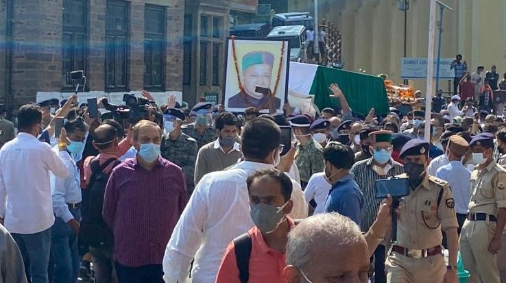  रिज पर पूर्व मुख्यमंत्री वीरभद्र सिंह के अंतिम दर्शन के लिए उमड़ा सैलाब, नड्डा भी पहुंचे श्रद्धांजलि देने 