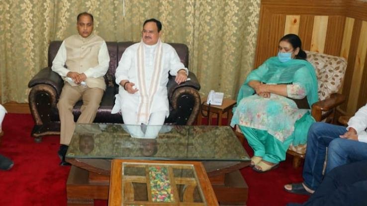 पूर्व मंत्री नरेंद्र बरागटा के घर पहुंचे नड्डा, परिवार जनों से मिल कर किया शोक प्रकट