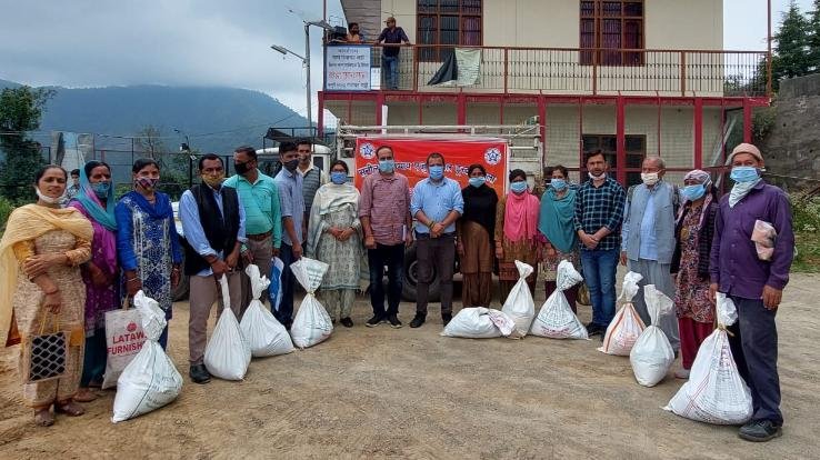 सुनील उपाध्याय एजुकेशनल ट्रस्ट ने 103 जरूरतमंद परिवारों को वितरित की राशन किट