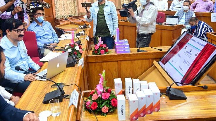 कमजोर वर्गों के विद्यार्थियों के लिए वरदान साबित होगा डिजिटल साथी-बच्चों का सहारा फोन हमारा कार्यक्रमः मुख्यमंत्री