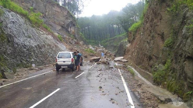 मंडी : चंड़ीगढ़- मनाली एनएच का संपर्क पूरी तरह से कटा