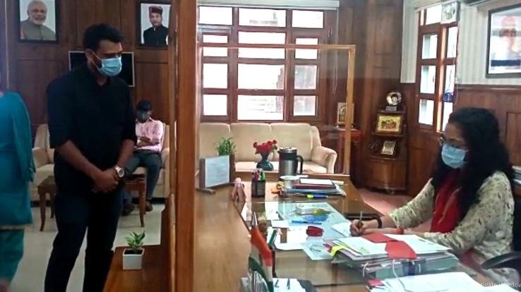 सोलन : मिड डे मील वर्कर्स यूनियन ने प्रधानमंत्री व मुख्यमंत्री को उपायुक्त के माध्यम से सौंपा ज्ञापन