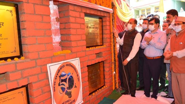 कुल्लू : मुख्यमंत्री ने किये आनी विधानसभा क्षेत्र में 234 करोड़ रुपये की विकास परियोजनाओं के उद्घाटन और शिलान्यास