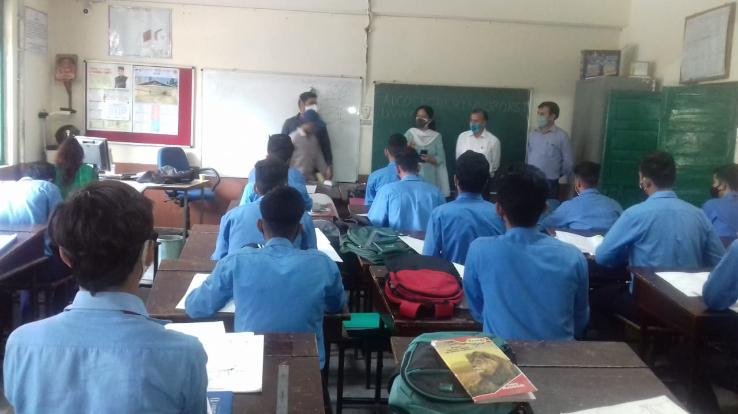 सोलन : जिला विधिक सेवा प्राधिकरण सोलन द्वारा लोगों को कोविड से बचाव के लिए किया गया जागरूक