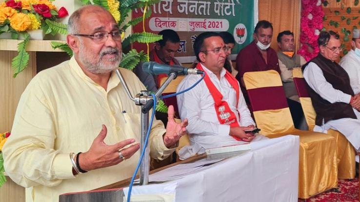 जुब्बल कोटखाई : हमारा मुकाबला एसे राजनीतिक दल से जिसके पास ना नेता ना नीति ना दिशा : खन्ना 