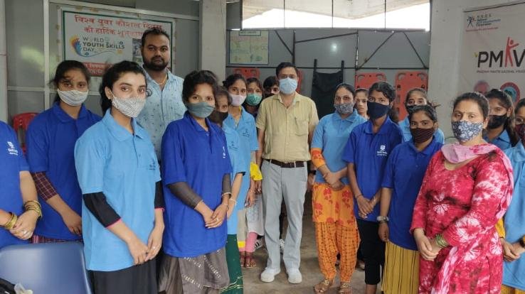 देहरा : मां ज्वाला सेंटर में कोविड फ्रंट लाइन वर्कर्स को बांटी गई ड्रेस