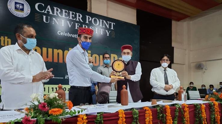 हमीरपुर :जीवन में मानवीय मूल्यों का उत्थान करना शिक्षा प्रदान करने का एक विशिष्ट पहलू: धूमल
