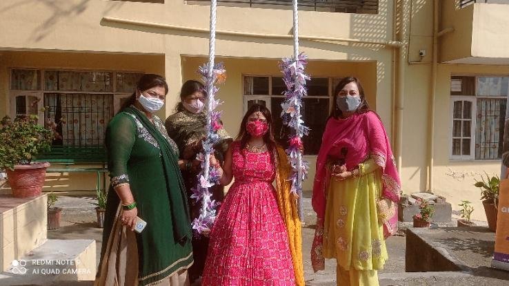 सोलन : गुरुकुल इंटरनेशनल सीनियर सेकेंडरी स्कूल में रही तीज के त्योहार की धूम