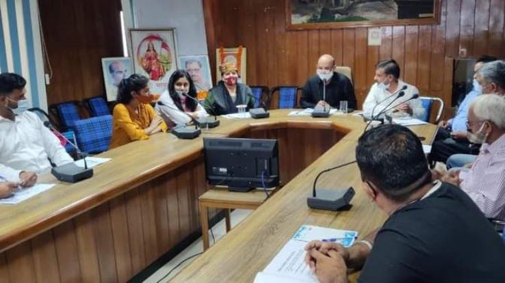 हमीरपुर : कोरोना की तीसरी लहर से बचाव में बड़ी भूमिका में रहेंगे राष्ट्रीय स्वास्थ्य स्वयंसेवक: नरेंद्र ठाकुर