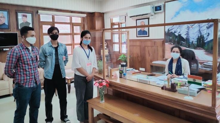 SFI सोलन इकाई ने मांगो को लेकर उपायुक्त के माध्यम से मुख्यमंत्री को सौंपा ज्ञापन 