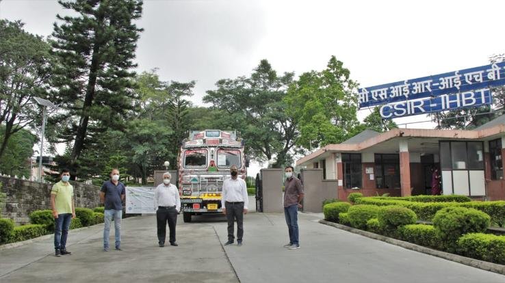 पालमपुर : आई एच बी टी द्वारा केसर एवं हींग की पौध सामग्री का वितरण आत्मनिर्भरता की ओर प्रयास