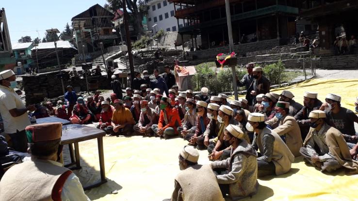 Kullu: Deputy Commissioner Ashutosh Garg reached the historic village of Malana with the team of Health Department