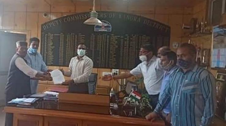 देहरा: डीसी कांगड़ा से मिला किसान सभा रियासत डाडासीबा प्रतिनिधिमंडल