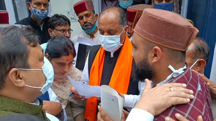 सराहां : हाटी समिति राजगढ़ इकाई ने मुख्यमंत्री से मिलकर अपनी मांगों को लेकर सौंपा ज्ञापन