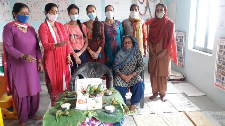 सोलन : पोषण माह के अन्तर्गत आयोजित की गई पौष्टिक आहार प्रदर्शनी