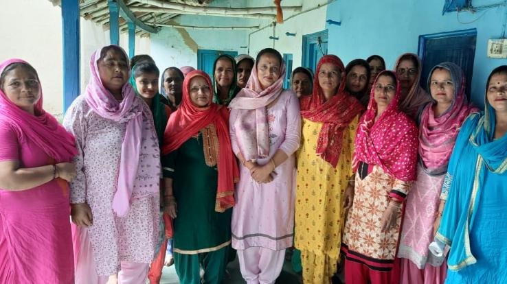 ज्वालामुखी : बीडीसी आरती राणा ने लोअर घलोर में सुनी जनसमस्याएं