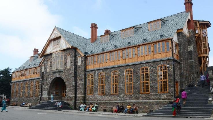 The town hall of Shimla is a movie of the stupendous Gothic architecture and the British past.