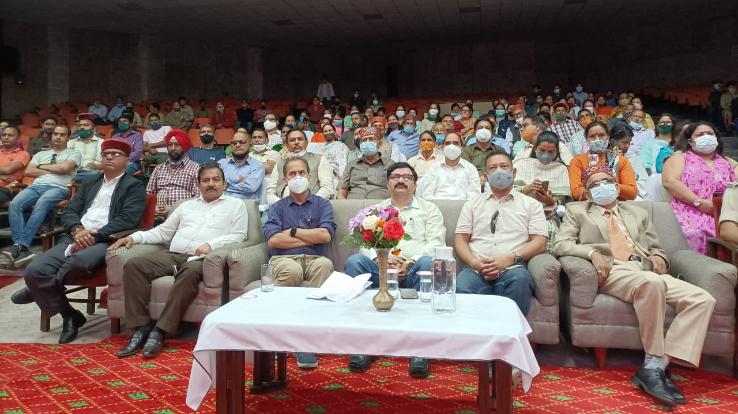 Kullu: Govind Thakur was present in Manali in the vaccine dialogue program with the Prime Minister